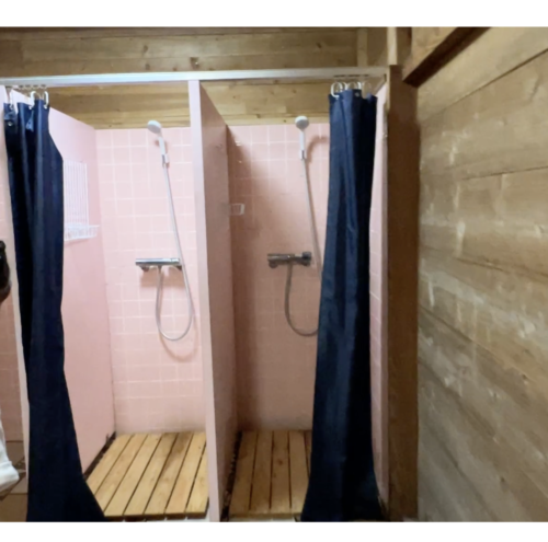 西山高原キャンプ場　シャワー室