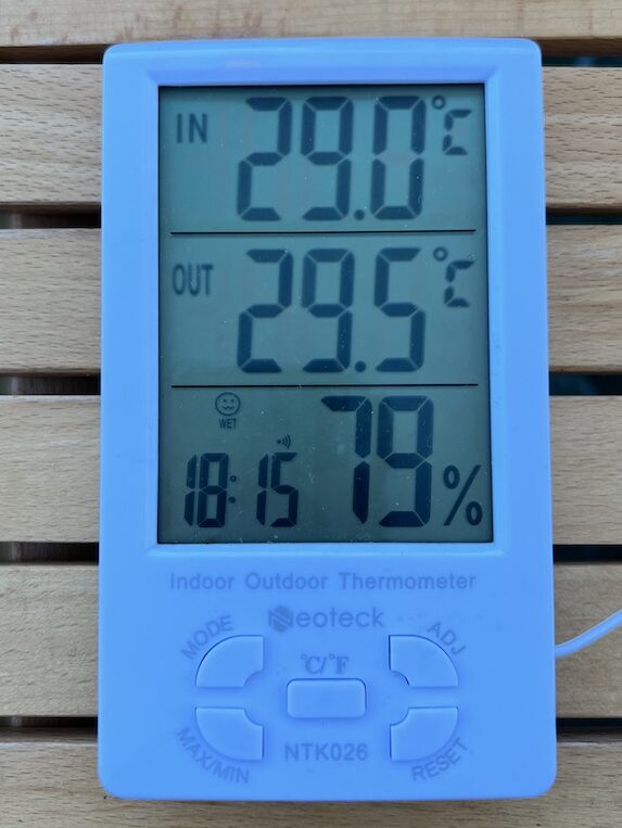 スノーピークおち仁淀川キャンプフィールド　夏　気温と湿度